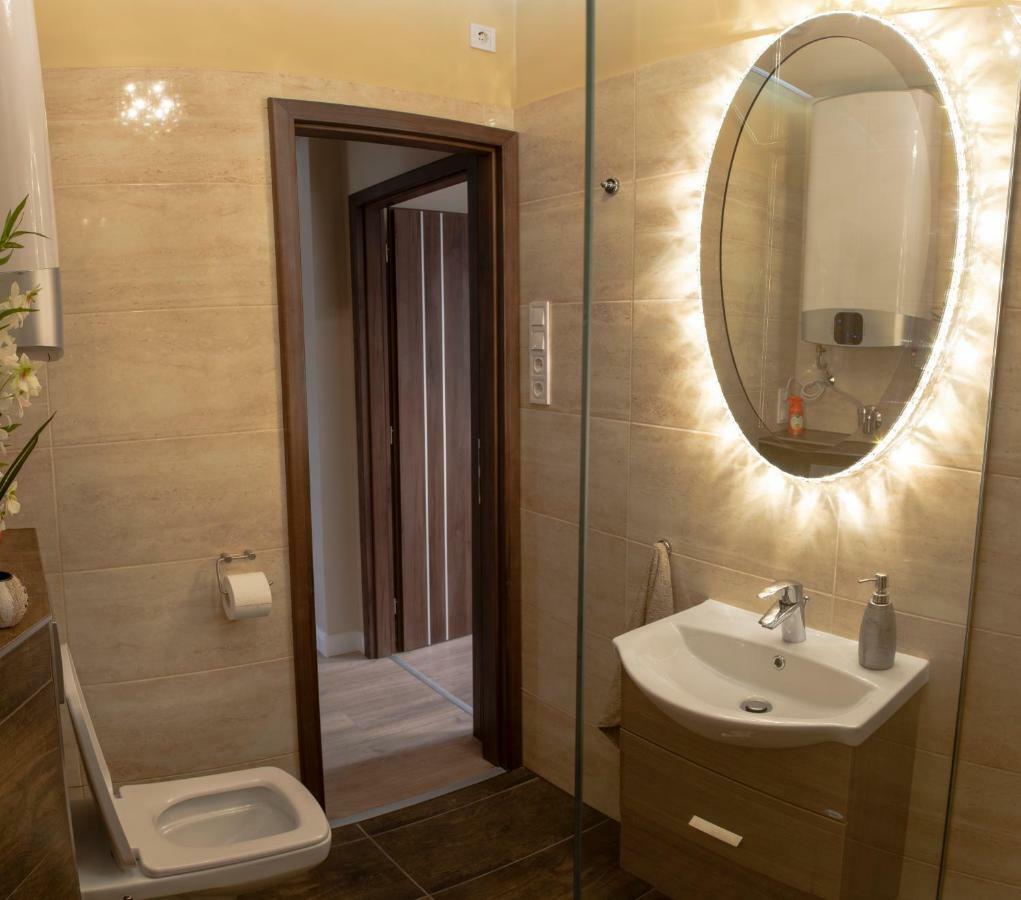 Апартаменты Glamour Apartman Эгер Экстерьер фото